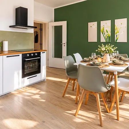 Design Elboase, Altstadt Parkplatz, Bis 5 Pers Pirna