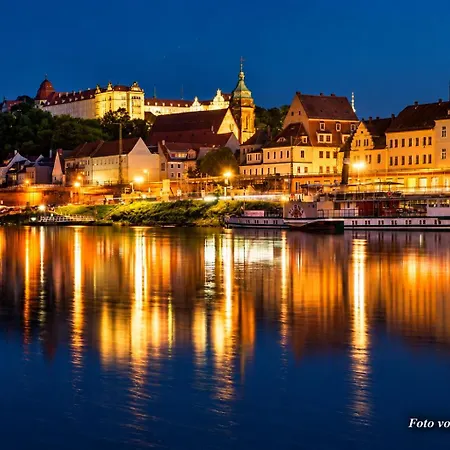 Design Elboase, Altstadt Parkplatz, Bis 5 Pers Pirna