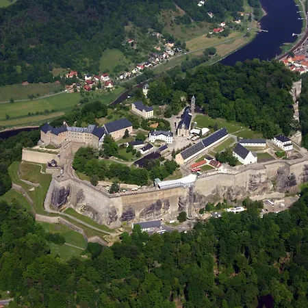 Design Elboase-zentral-parkplatz-waschmaschine-2 Separate Schlafplätze Pirna